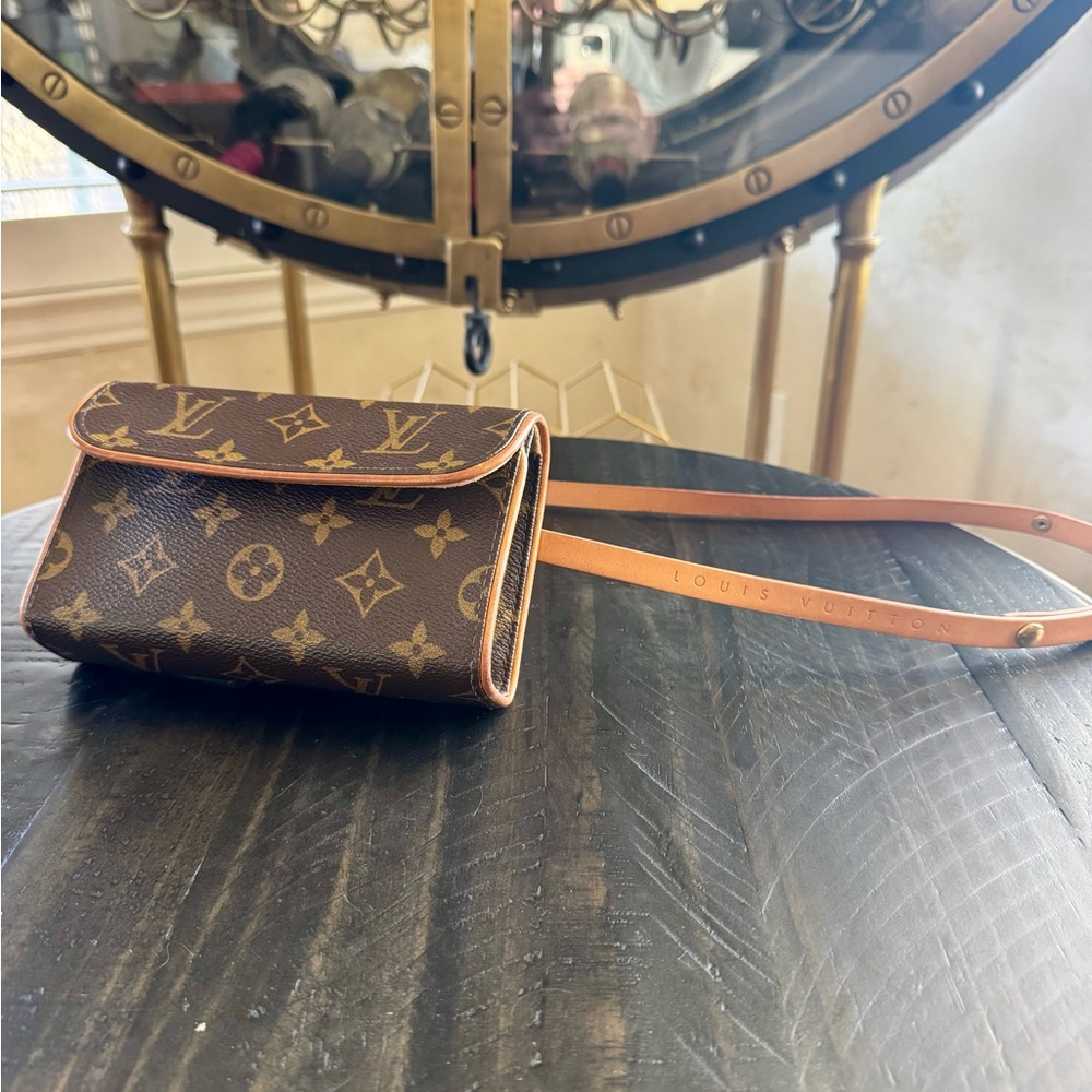 Louis Vuitton Monogram Pochette Florentine